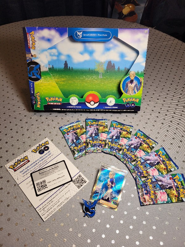 Box contents for Team Valor (Blue Variant).